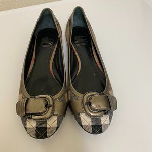 Iconic Burberry Flats!